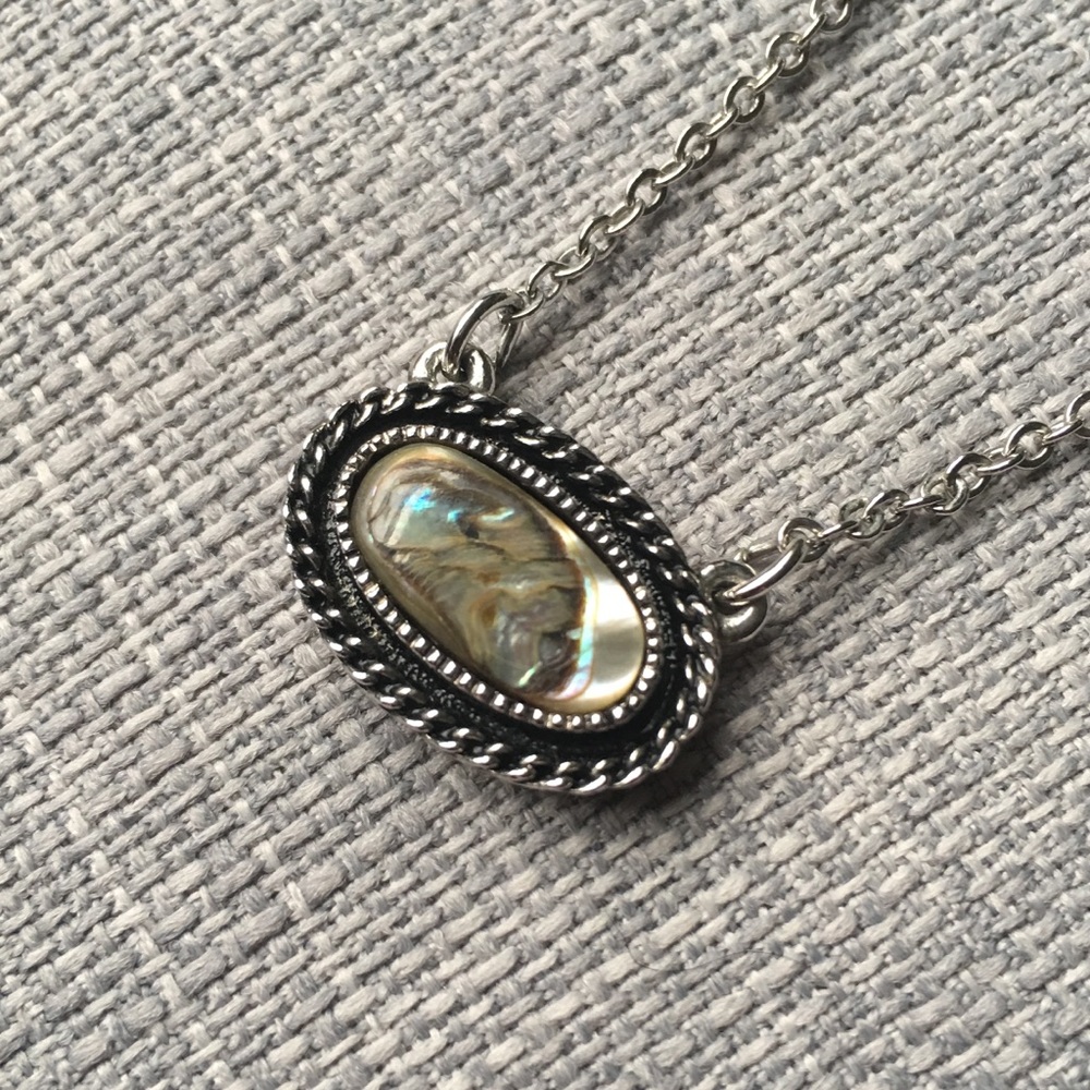 Sarah Coventry 15 Inch Pendent necklace